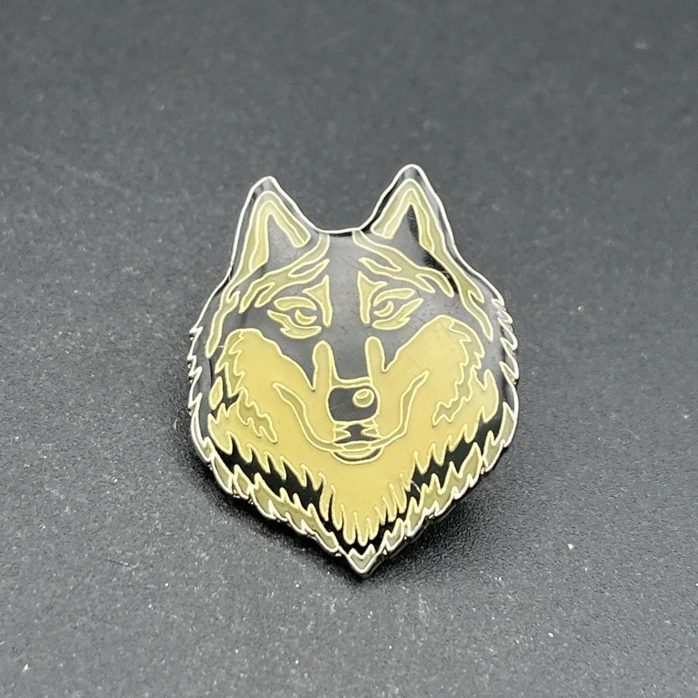 Timber Wolf Animal Lapel Hat‎ Pin